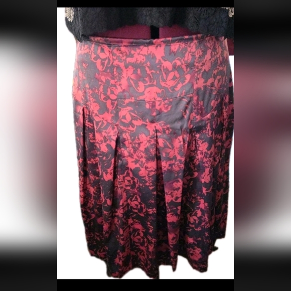 Long Tall Sally Red Floral Pleated Midi Skirt US 14 Silk-Feel Hidden Zip - Picture 4 of 11